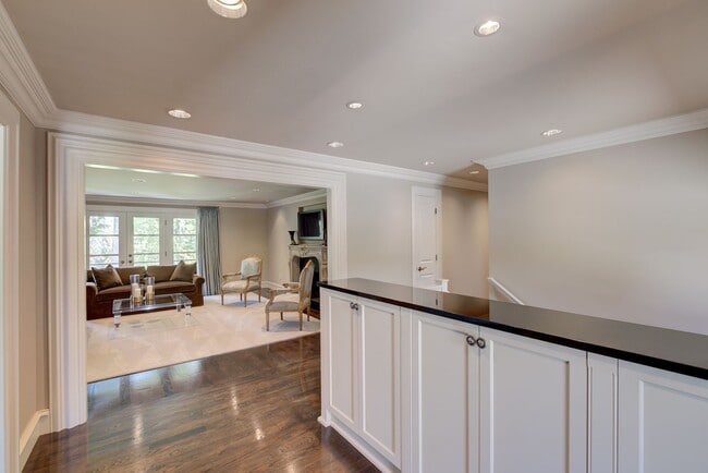 Building Photo - 5bd/4ba Medina Home