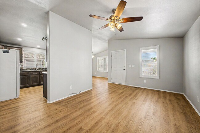 Building Photo - GORGEOUS 2/2 bed/bath HOME / 55+ Phoenix Community