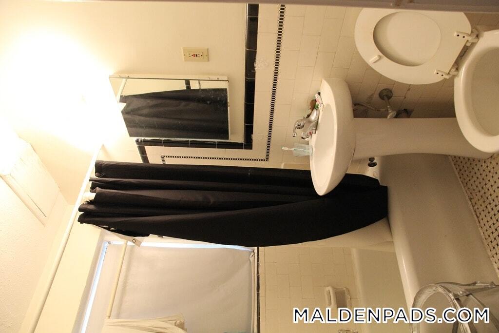 Building Photo - 349 Pleasant St