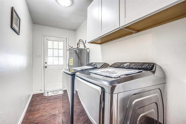 Spacious laundry and mudroom! - 911 N 23 1/2 St