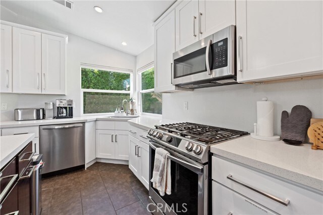 Building Photo - 80695 Columbia Ave