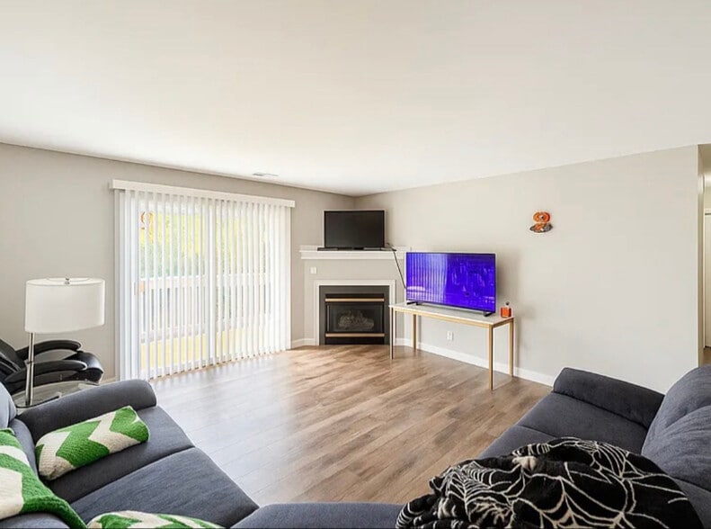 Building Photo - 1870 Tall Oaks Dr