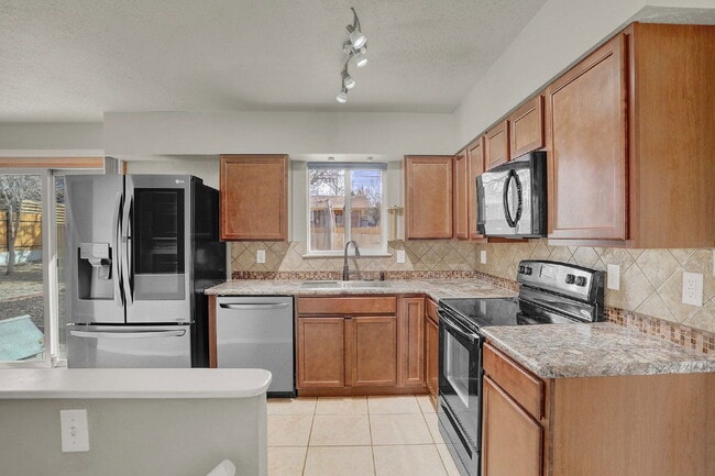 Building Photo - 13 N Dartmouth St