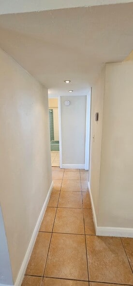 Building Photo - 1851 NE 168th St