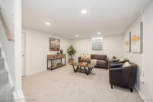 Building Photo - 695 Graefield Ct