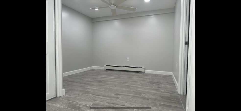 Building Photo - 5 Parkdale Dr