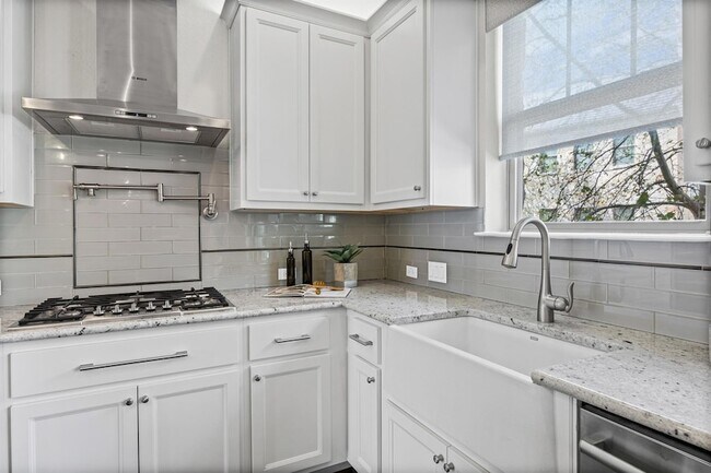 Building Photo - 1112 Highknoll Ln