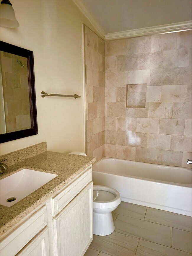 Building Photo - 218 Wind Haven Dr