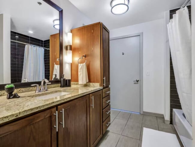 Building Photo - 1555 Elm St