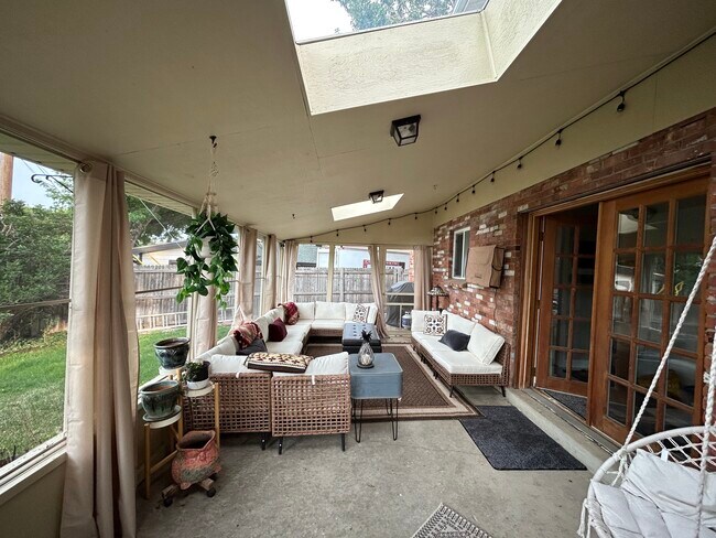 Building Photo - 9233 W Virginia Dr