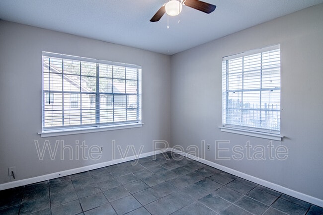 Building Photo - 295 Broadmoor Dr