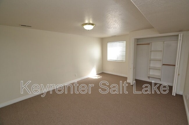 Building Photo - 584 W 760 N