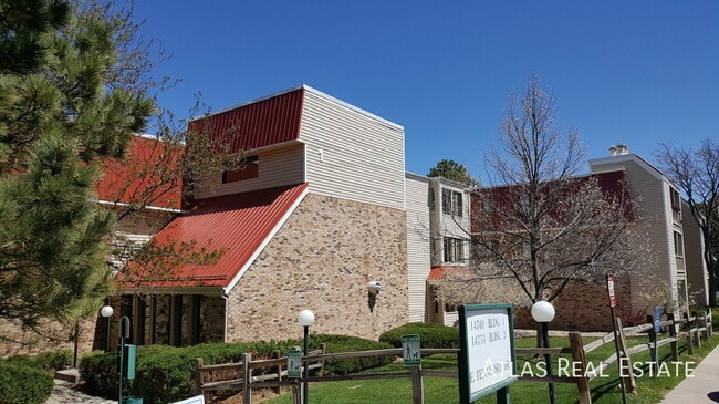 Building Photo - 14701 E Tennessee Dr