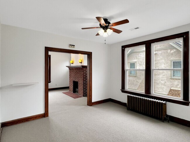 Building Photo - 2806 Hawthorne Ave