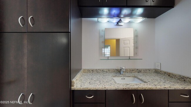Building Photo - 7990 Baymeadows Cir E