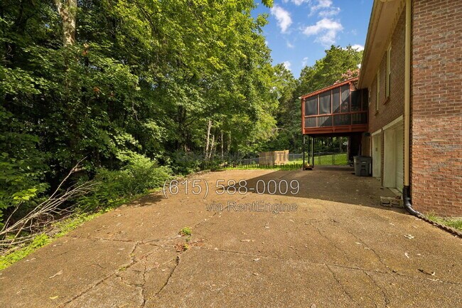 Building Photo - 1912 Graceland Dr