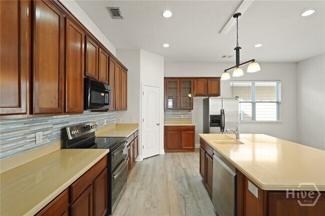 Building Photo - 243 Clearwater Cir