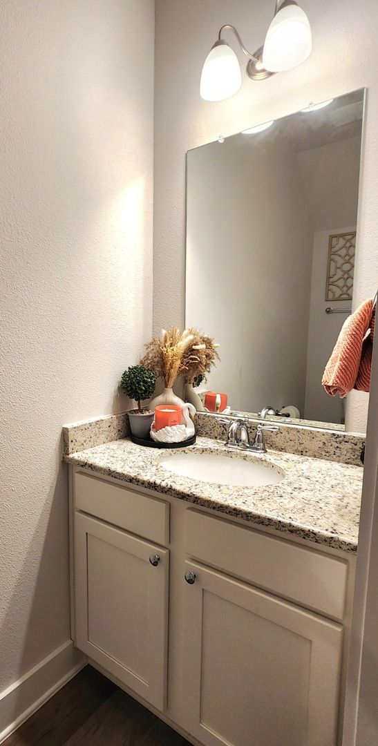 Building Photo - Discover this Stunning 3/2.5 Townhome w/ Pool and Dog Park!