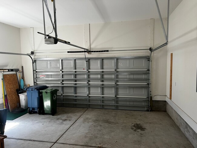 Building Photo - Beautiful Townhome in Central Myrtle Beach!
