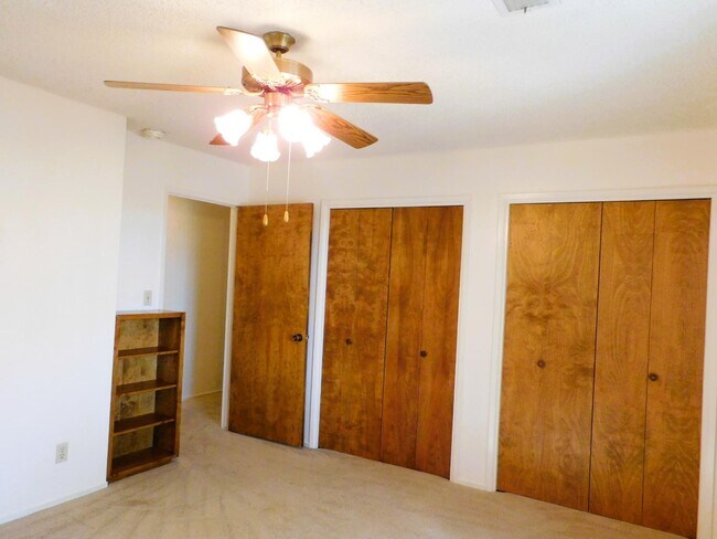 Building Photo - 9214 E Belmont Ave