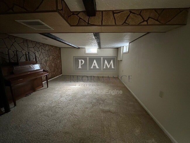 Building Photo - 2517 W Halsey Ave