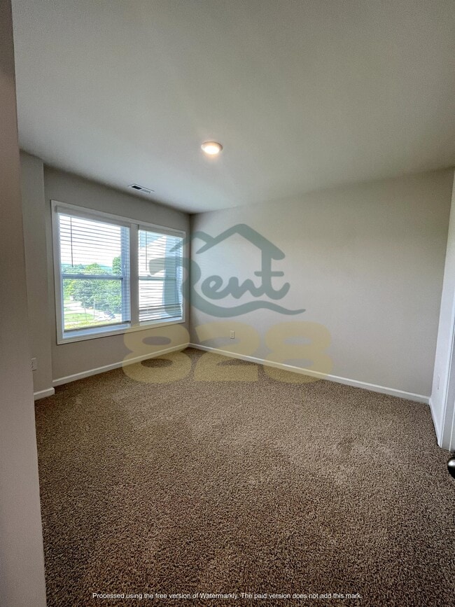 Building Photo - 146 Creekview Rd