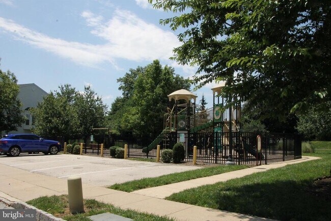 Building Photo - 157 Hudson Dr