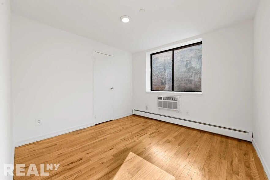 Building Photo - 394 E 8th St