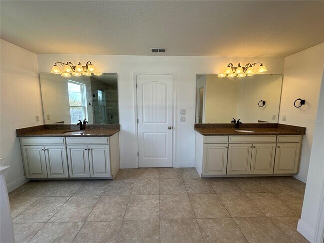 Building Photo - 7738 Summerlake Pointe Boulevard