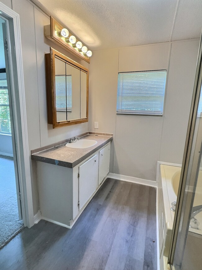 Building Photo - 953 Lucky Lane