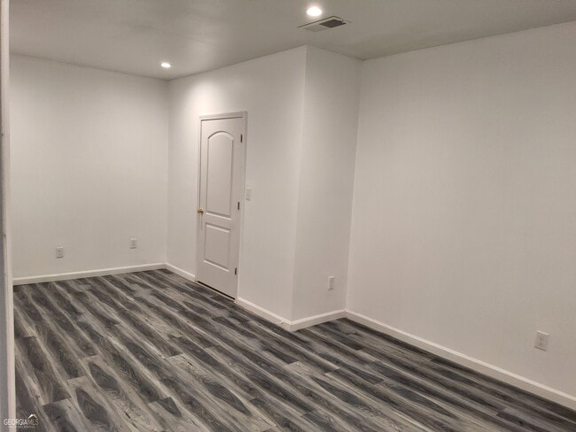 Building Photo - 325 Sunderland Way