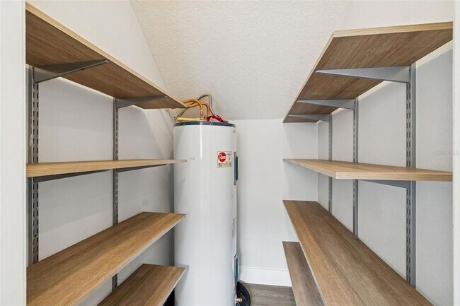 Building Photo - 18154 Sandy Pointe Dr