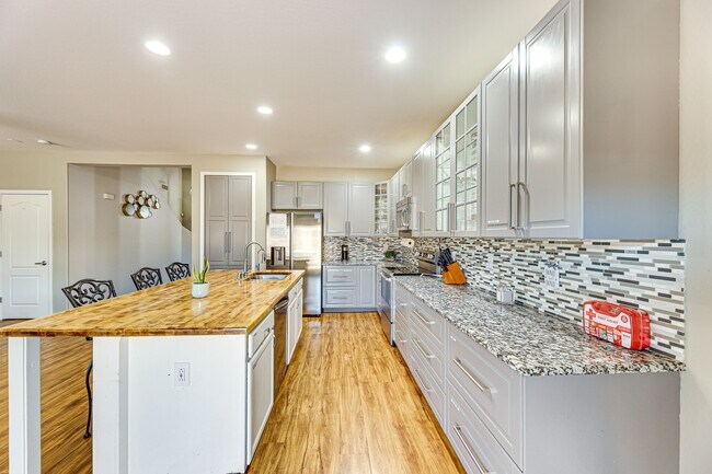 Building Photo - 3552 N Excalibur Pl