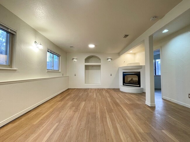 Building Photo - Renovated 3 bedroom 2 bathroom home in quiet Arvada neighborhood!