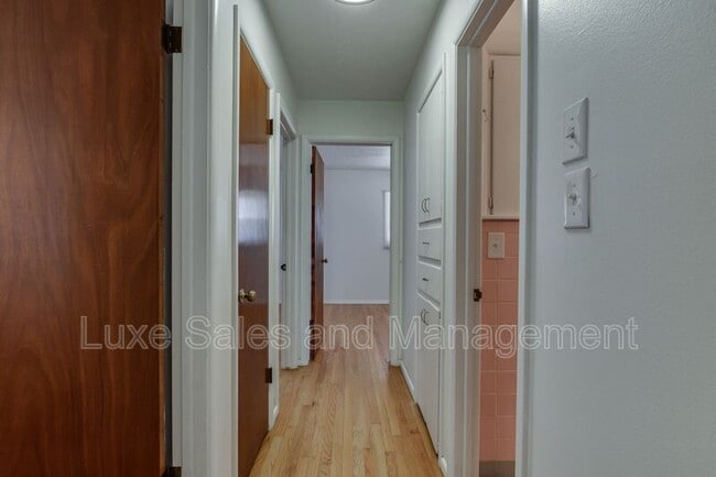 Building Photo - 3516 Mt Pleasant Dr