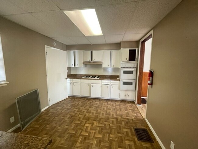 Building Photo - 536 S 11th St