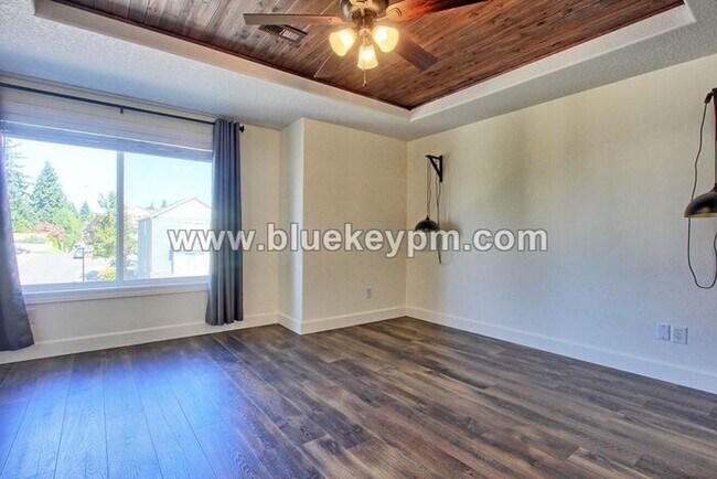 Building Photo - 3 Bed, 3.5 Baths Townhome With Garage Level Suite and Office Space