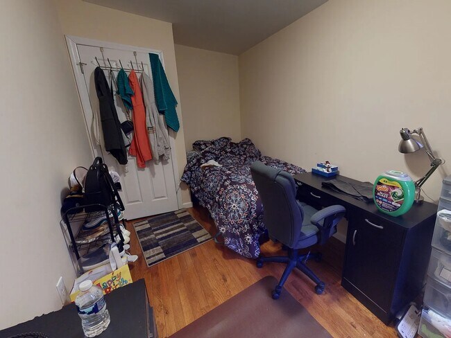 Building Photo - 623 S 42nd St