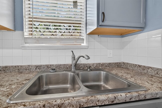 Building Photo - 5534 Thrush Dr