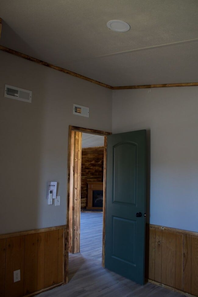 Building Photo - Remodeled 3 bed 2 bath - Cassville