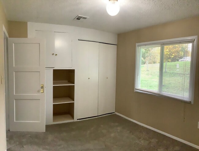 Building Photo - RENOVATED 3 BED 2 BATH 1 STORY RAMBLER - E...