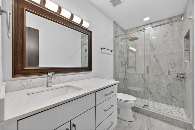 Building Photo - 7512 Courtyard Run E