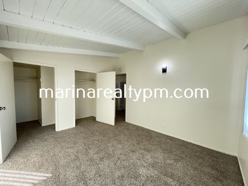 Building Photo - 240 Holly St