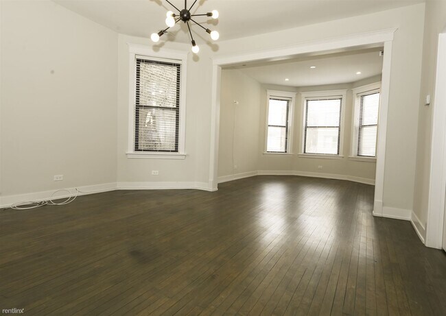 Building Photo - 3223 N Hamlin Ave