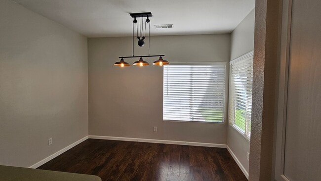 Building Photo - Kingsburg House for Rent