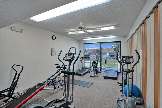 Building Photo - 4550 NW 18th Ave
