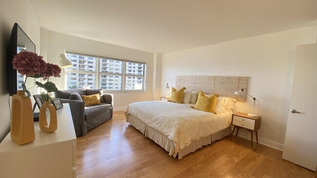 Building Photo - 5000 N Ocean Blvd