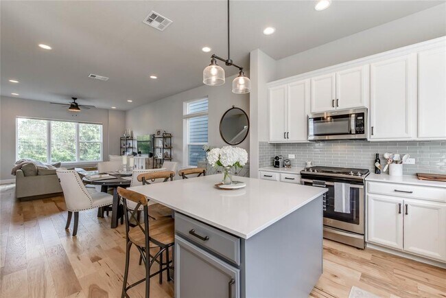 Building Photo - 1405 Hyde St