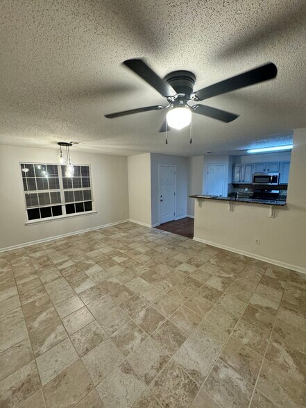 Building Photo - 4294 Defoors Farm Trl