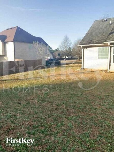 Building Photo - 50 Oakbrook Ln